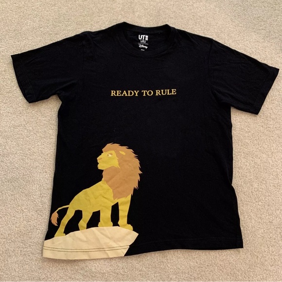Disney Lion King Uniqlo Lot of 2 T-Shirts Mens Size M Black Gray Simba Scar King - Picture 2 of 12